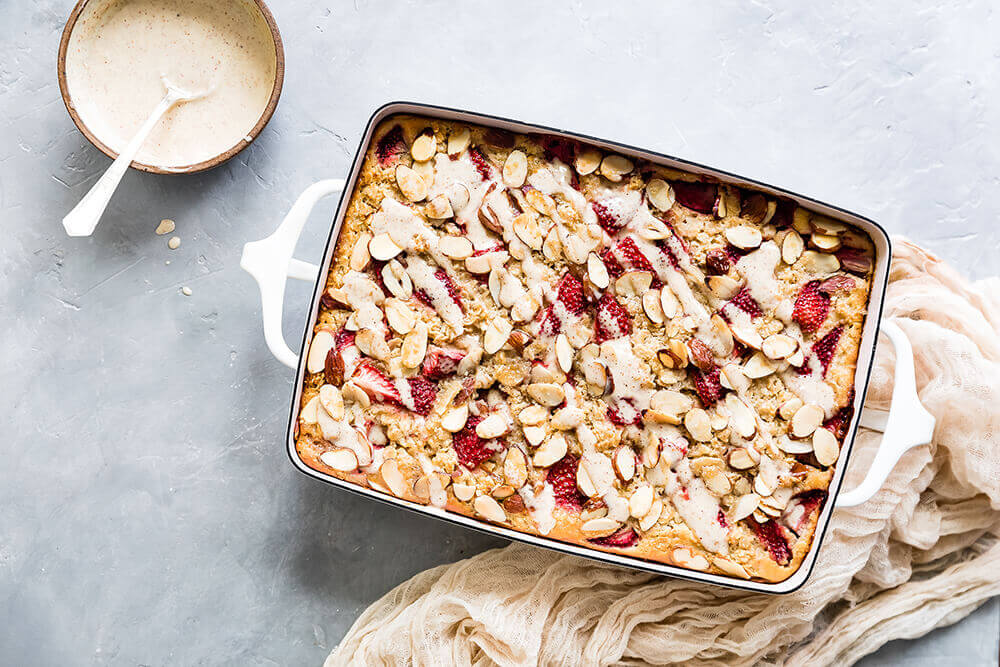 Strawberry almond baked oats with fresh strawberries and almonds on top