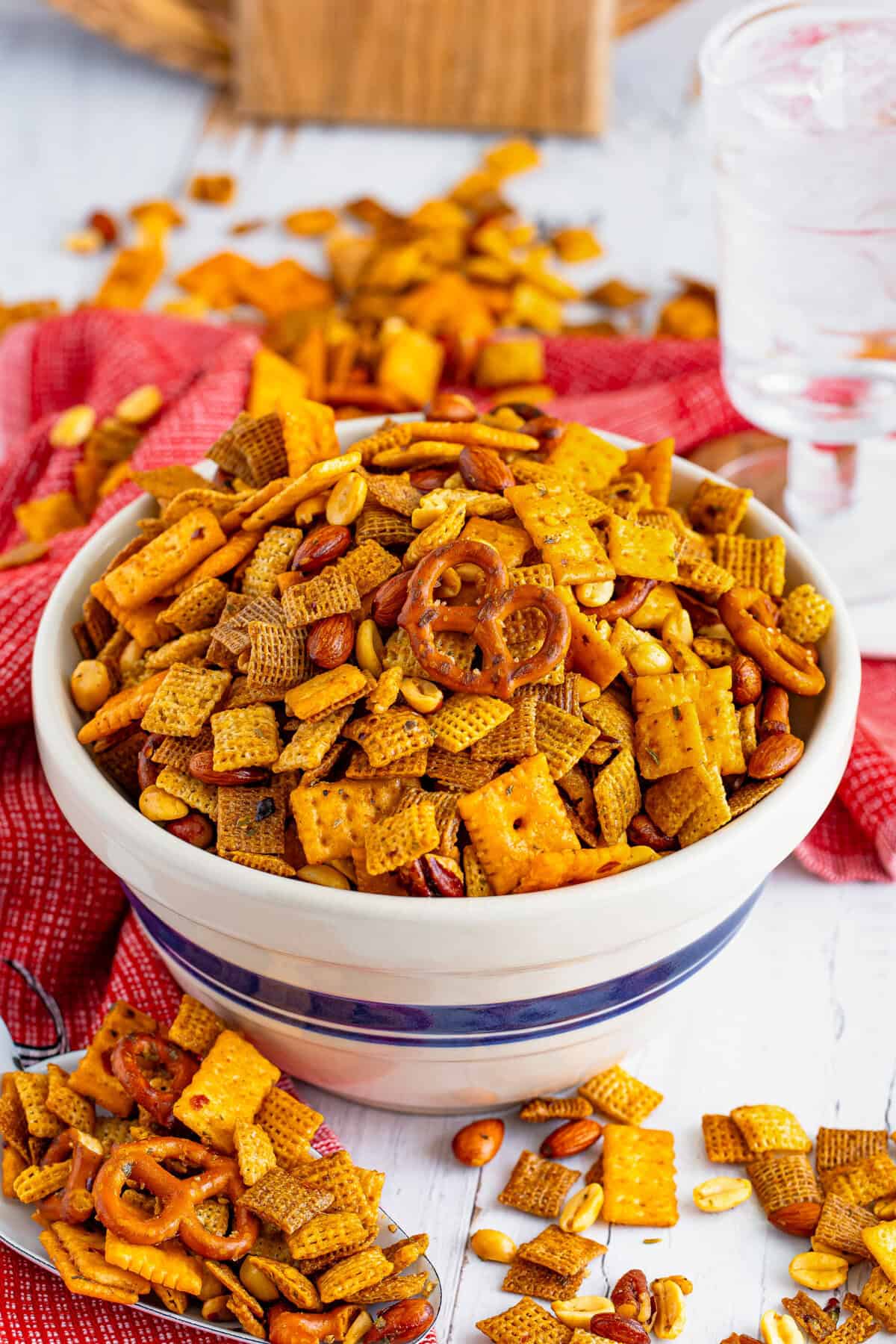 Spicy ranch trail mix with pretzels crackers peanuts cereal pumpkin seeds and ranch seasoning