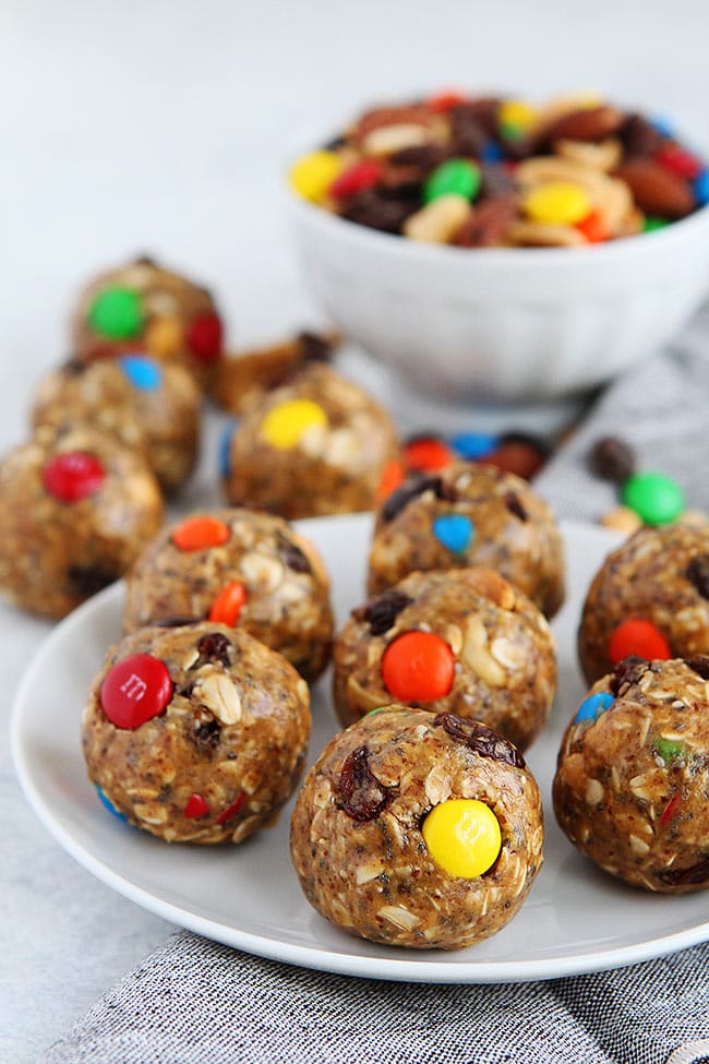 Energy trail mix with almonds walnuts oats dates pumpkin seeds dark chocolate and cinnamon